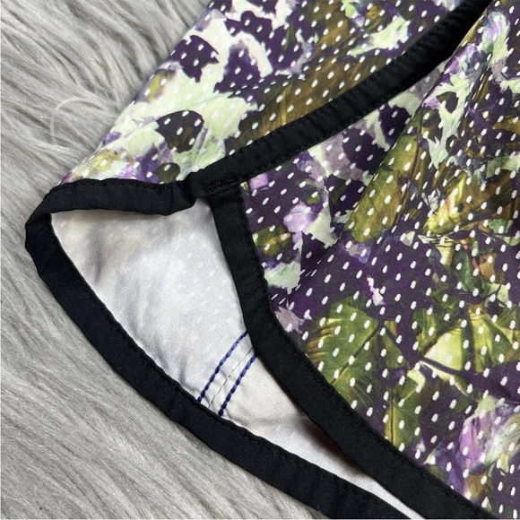 Lululemon Tracker Shorts III 4 Way Stretch Floral Sport White Multi Black - Picture 5 of 16